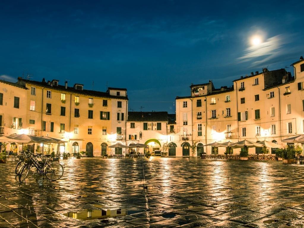 What is Lucca known for...the Piazza dell-Anfiteatro